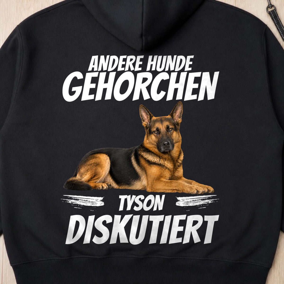 Schwarzer Hoodie Andere Hunde gehorchen Rueckendruck Flatlay